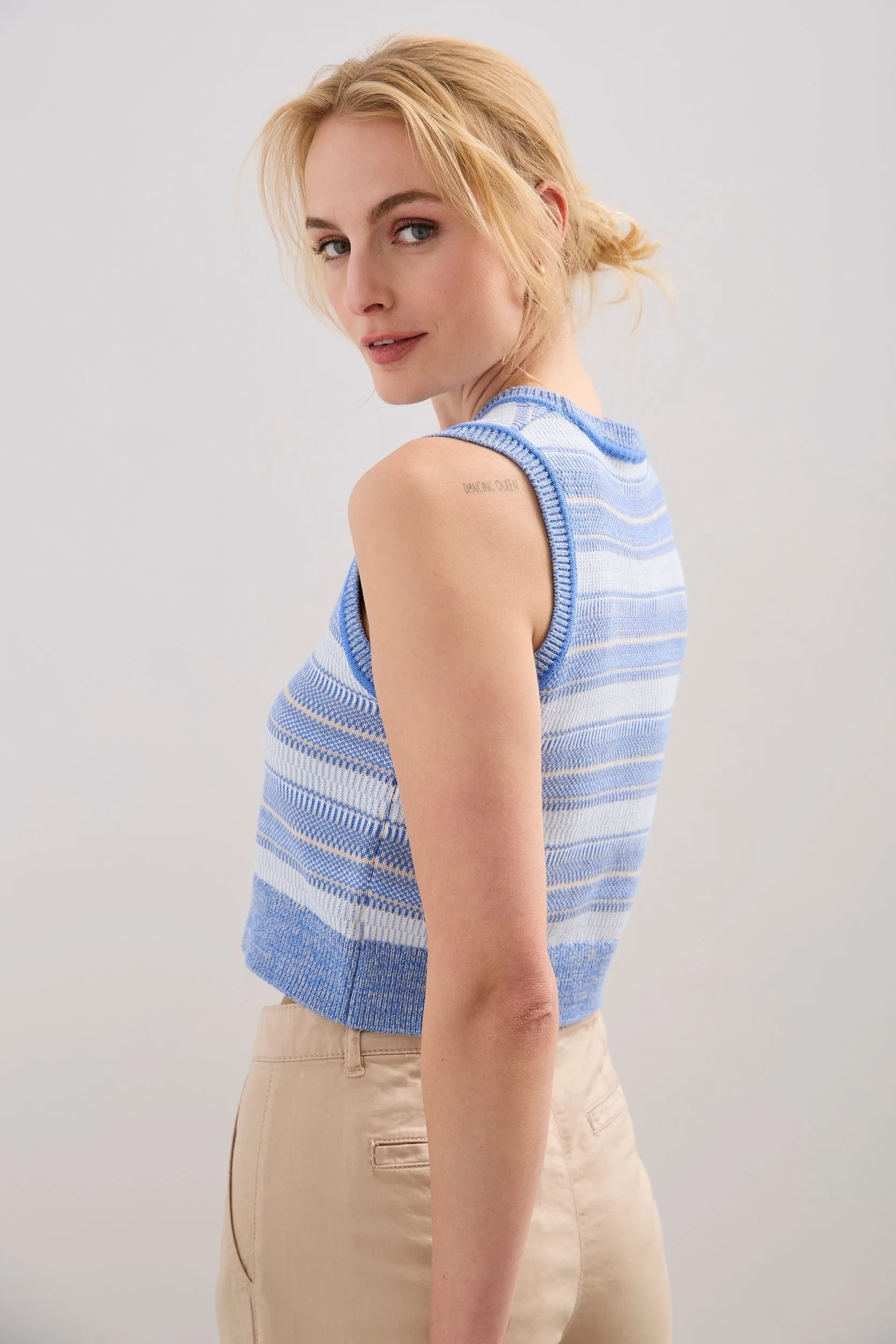 Cropped sleeveless jacquard sweater