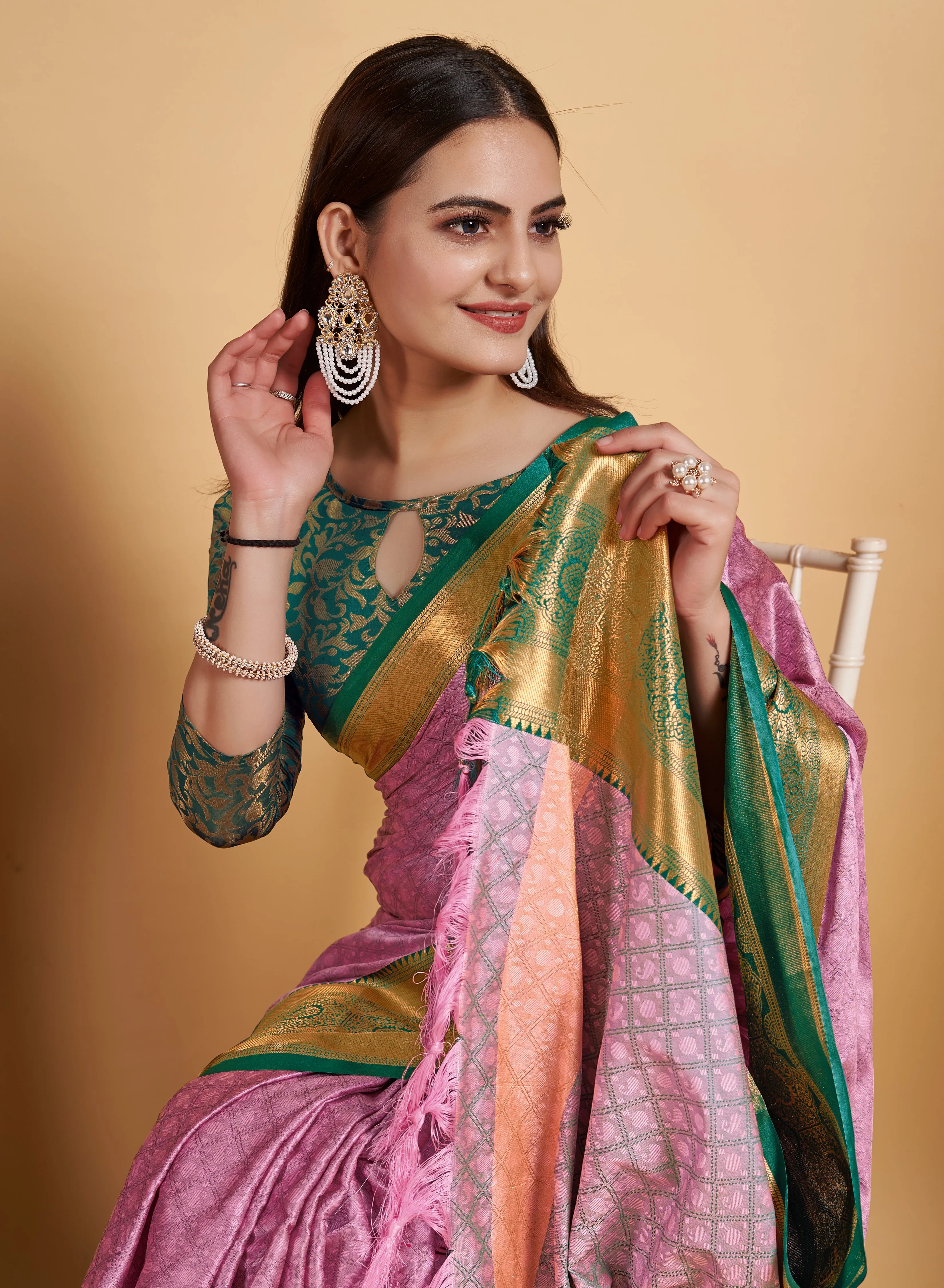 Women Party Wear Weaving Soft Silk Pink colour Saree with Un-Stitched Blouse